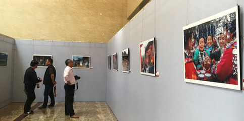 文藝創(chuàng)作助力武陵山區(qū)扶貧事業(yè) 精品展與學(xué)術(shù)研討系列活動(dòng)紀(jì)實(shí)