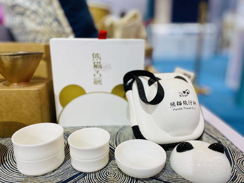 大文創(chuàng)引領(lǐng)新文旅 三千余件特色產(chǎn)品點(diǎn)亮文創(chuàng)大會(huì)，激發(fā)文藝創(chuàng)作無(wú)限活力